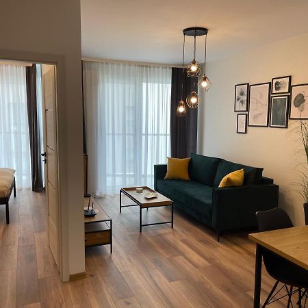 Newport Industrial Apartment Варшава Екстер'єр фото