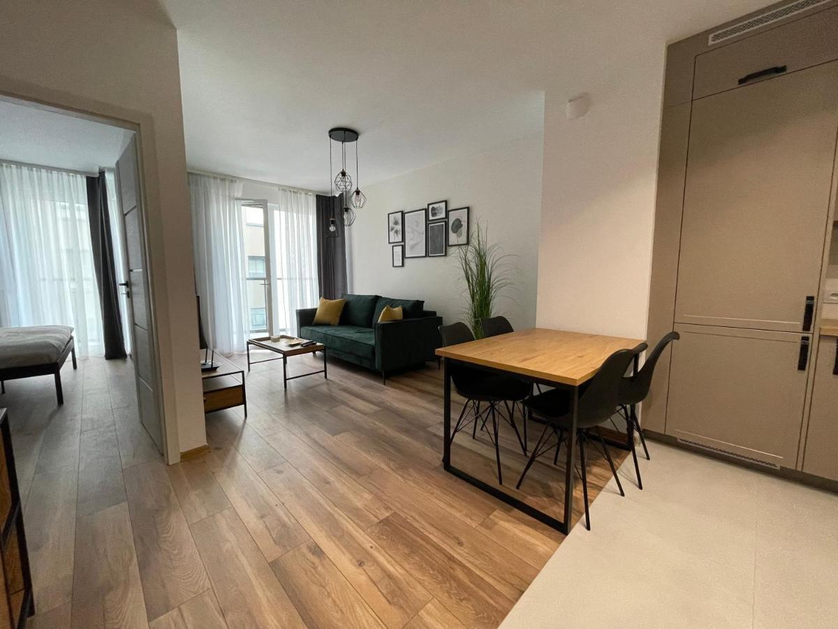 Newport Industrial Apartment Варшава Екстер'єр фото