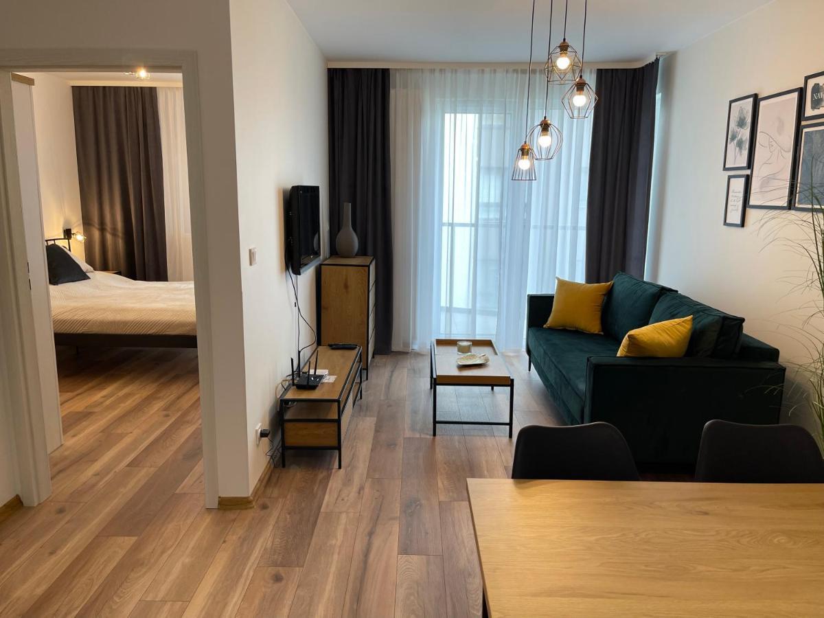 Newport Industrial Apartment Варшава Екстер'єр фото